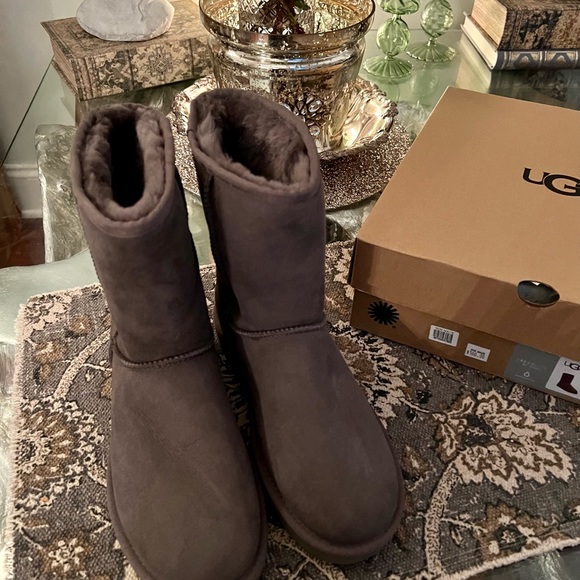 NIB UGG Classic Short II - Women Size 8 - Picture 6 of 12